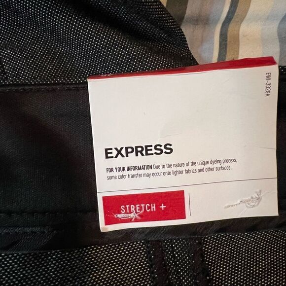 NWT! Express mid rise skinny dress pants. Size 4 - Picture 4 of 13